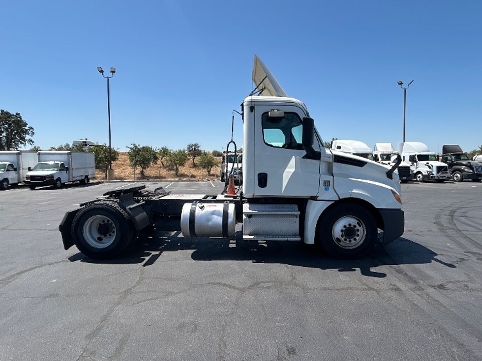 Day Cab Tractor-Heavy Duty Tractors-Freightliner-2019-T12642ST-Fresno-CA-245,244\n\t\tmiles-$ 53,500 - Image 8