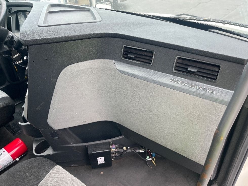 Day Cab Tractor-Heavy Duty Tractors-Freightliner-2019-T12642ST-Fresno-CA-401,484\n\t\tmiles-$ 32,250 - Image 13