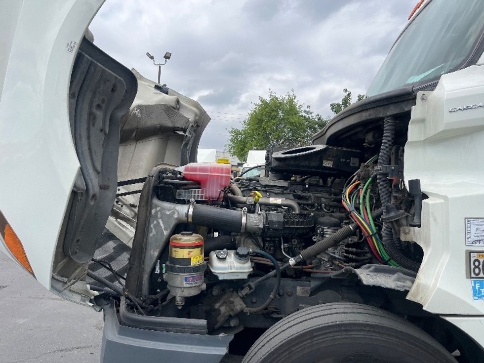 Day Cab Tractor-Heavy Duty Tractors-Freightliner-2019-T12642ST-Fresno-CA-401,484\n\t\tmiles-$ 32,250 - Image 16