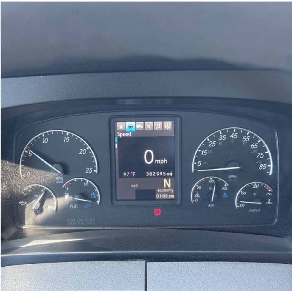 Day Cab Tractor-Heavy Duty Tractors-Freightliner-2019-T12642ST-Fresno-CA-401,484\n\t\tmiles-$ 32,250 - Image 17