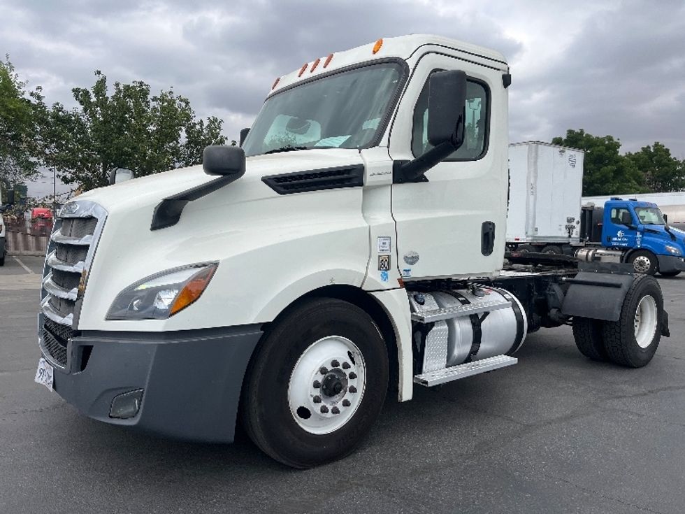 Day Cab Tractor-Heavy Duty Tractors-Freightliner-2019-T12642ST-Fresno-CA-401,484\n\t\tmiles-$ 32,250 - Image 3