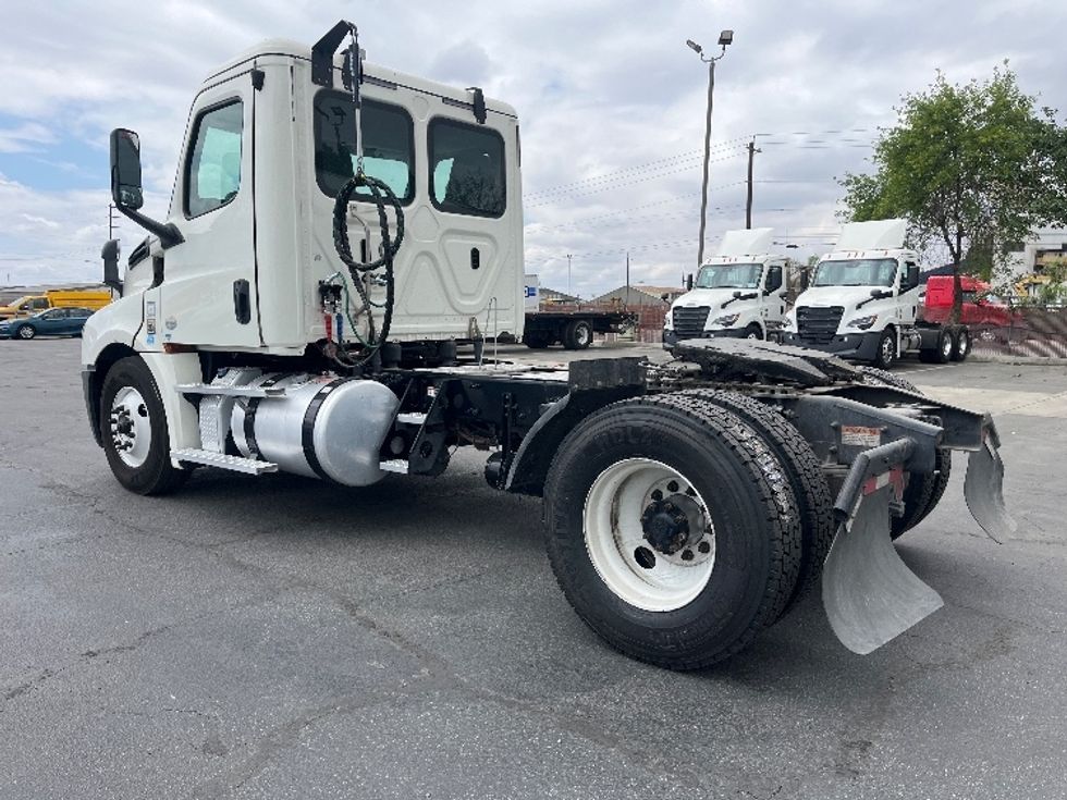 Day Cab Tractor-Heavy Duty Tractors-Freightliner-2019-T12642ST-Fresno-CA-401,484\n\t\tmiles-$ 32,250 - Image 5