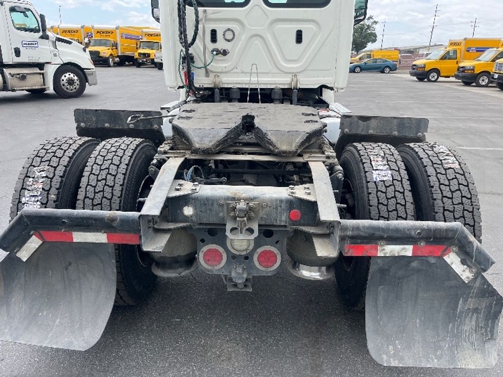 Day Cab Tractor-Heavy Duty Tractors-Freightliner-2019-T12642ST-Fresno-CA-401,484\n\t\tmiles-$ 32,250 - Image 6