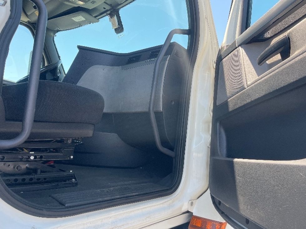 Day Cab Tractor-Heavy Duty Tractors-Freightliner-2019-T12642ST-Fresno-CA-406,733\n\t\tmiles-$ 33,250 - Image 12