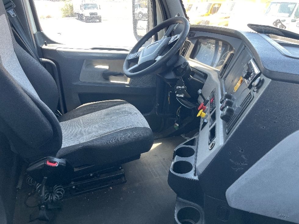 Day Cab Tractor-Heavy Duty Tractors-Freightliner-2019-T12642ST-Fresno-CA-406,733\n\t\tmiles-$ 33,250 - Image 14