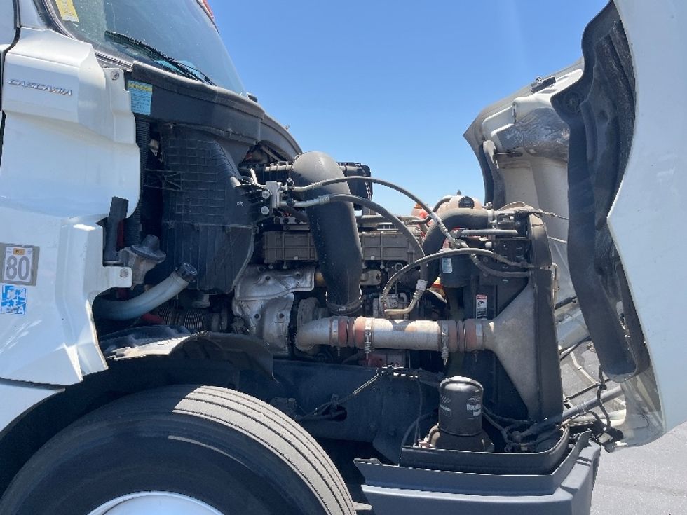 Day Cab Tractor-Heavy Duty Tractors-Freightliner-2019-T12642ST-Fresno-CA-406,733\n\t\tmiles-$ 33,250 - Image 15