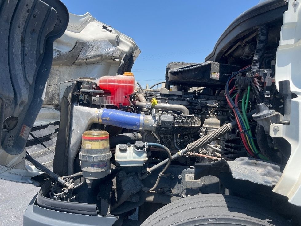 Day Cab Tractor-Heavy Duty Tractors-Freightliner-2019-T12642ST-Fresno-CA-406,733\n\t\tmiles-$ 33,250 - Image 16