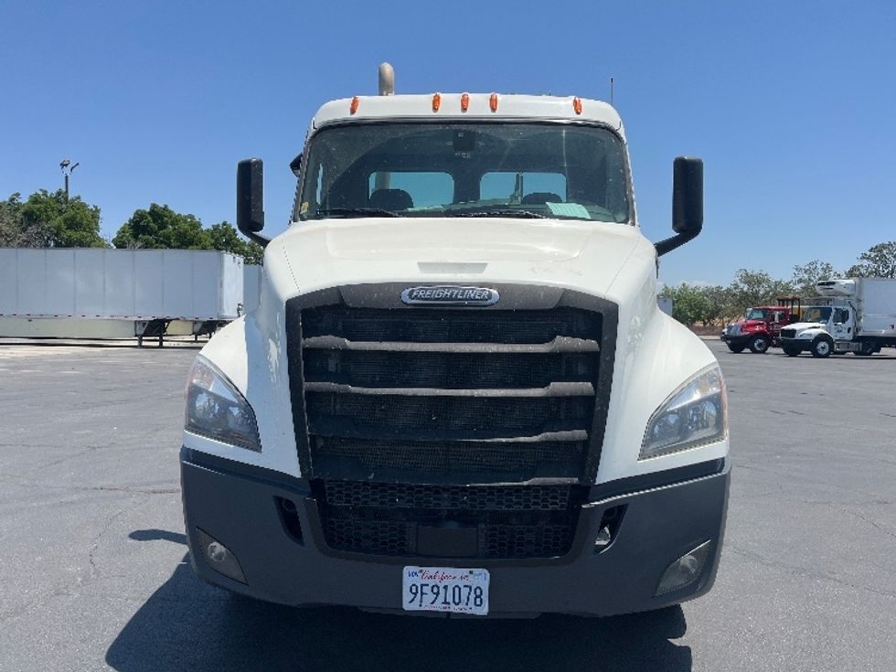 Day Cab Tractor-Heavy Duty Tractors-Freightliner-2019-T12642ST-Fresno-CA-406,733\n\t\tmiles-$ 33,250 - Image 2