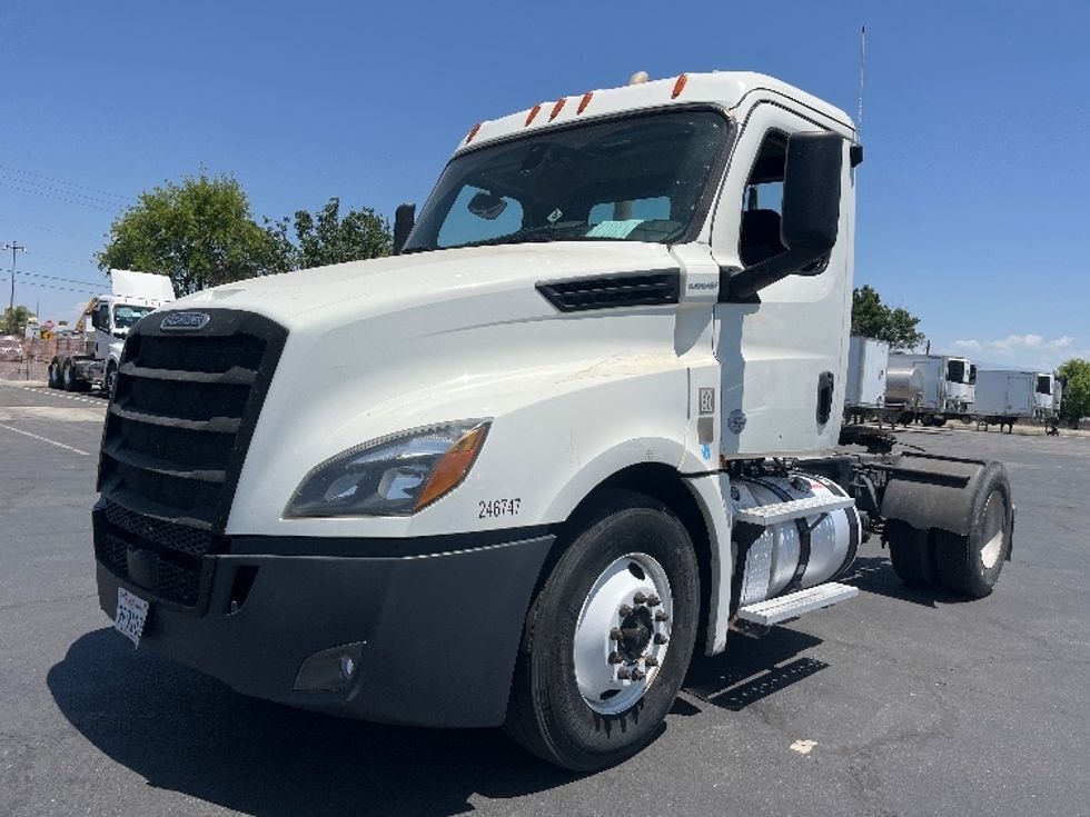 Day Cab Tractor-Heavy Duty Tractors-Freightliner-2019-T12642ST-Fresno-CA-406,733\n\t\tmiles-$ 33,250 - Image 3