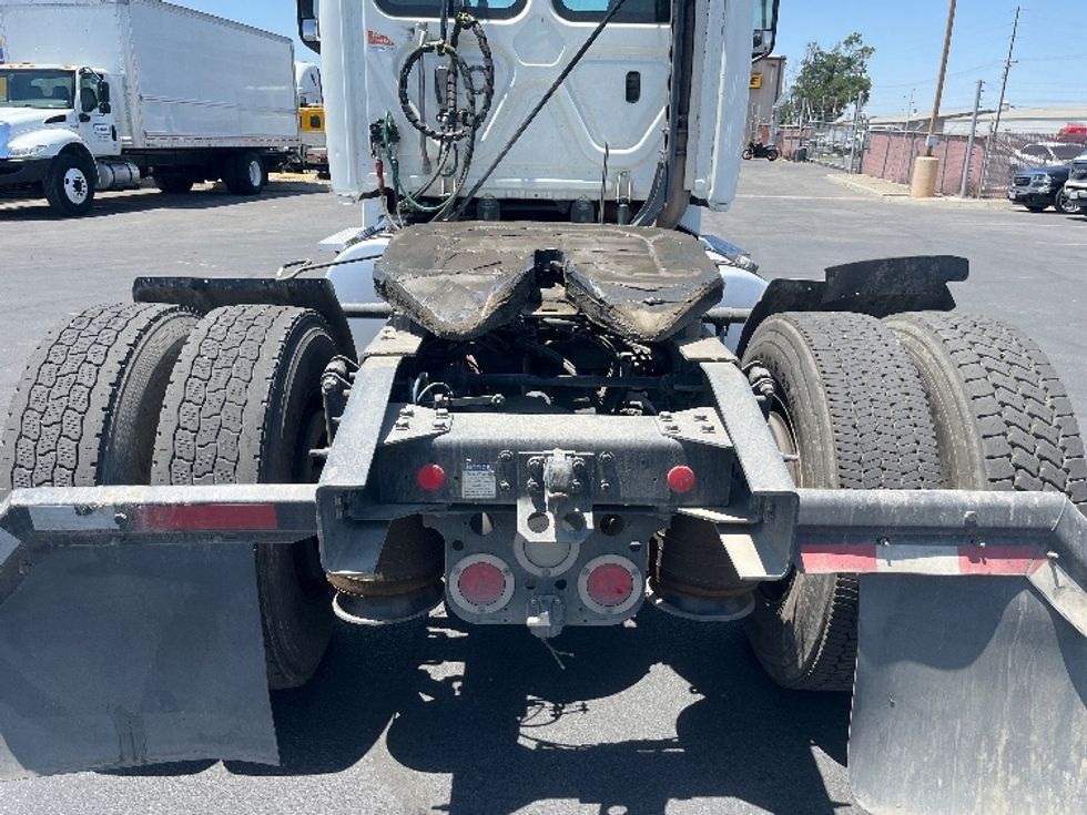 Day Cab Tractor-Heavy Duty Tractors-Freightliner-2019-T12642ST-Fresno-CA-406,733\n\t\tmiles-$ 33,250 - Image 6