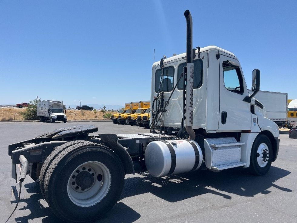 Day Cab Tractor-Heavy Duty Tractors-Freightliner-2019-T12642ST-Fresno-CA-406,733\n\t\tmiles-$ 33,250 - Image 7