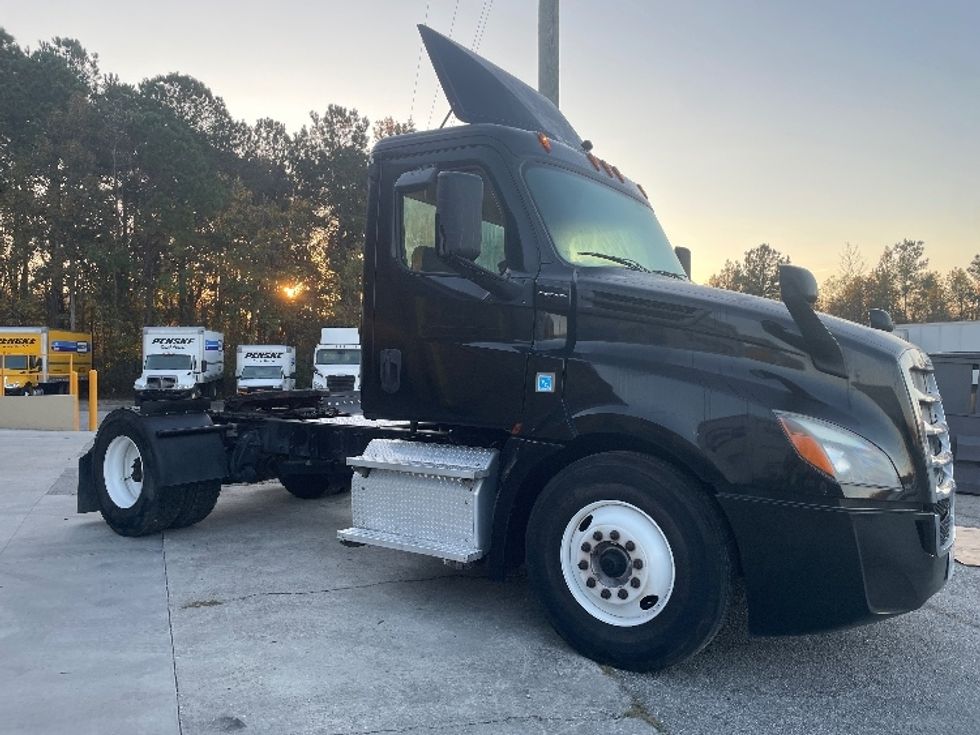 Day Cab Tractor-Heavy Duty Tractors-Freightliner-2019-T12642ST-Garden City-GA-256,799\n\t\tmiles-$ 43,750 - Image 1