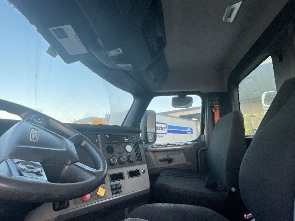 Day Cab Tractor-Heavy Duty Tractors-Freightliner-2019-T12642ST-Garden City-GA-256,799\n\t\tmiles-$ 43,750 - Image 10