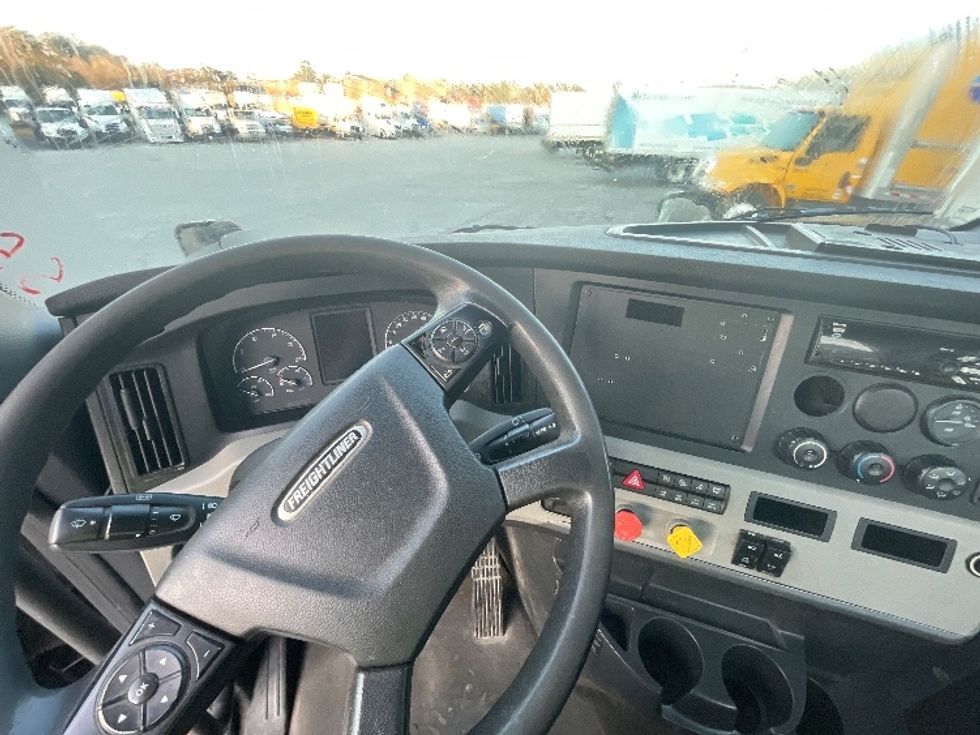Day Cab Tractor-Heavy Duty Tractors-Freightliner-2019-T12642ST-Garden City-GA-256,799\n\t\tmiles-$ 43,750 - Image 11