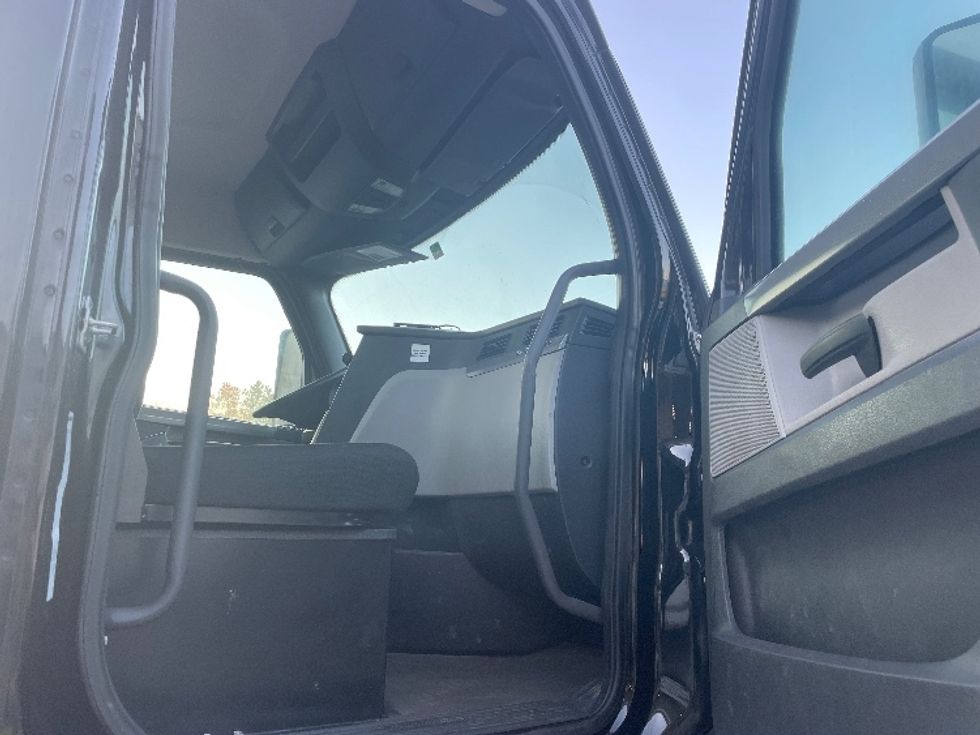 Day Cab Tractor-Heavy Duty Tractors-Freightliner-2019-T12642ST-Garden City-GA-256,799\n\t\tmiles-$ 43,750 - Image 12