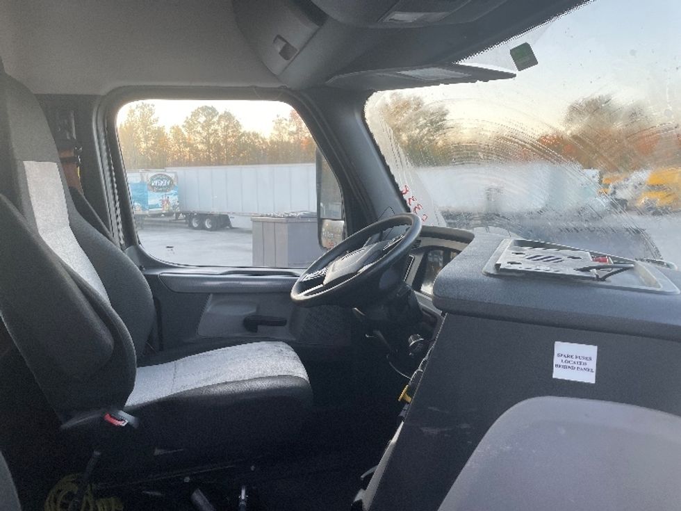 Day Cab Tractor-Heavy Duty Tractors-Freightliner-2019-T12642ST-Garden City-GA-256,799\n\t\tmiles-$ 43,750 - Image 14