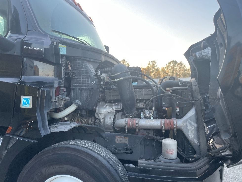 Day Cab Tractor-Heavy Duty Tractors-Freightliner-2019-T12642ST-Garden City-GA-256,799\n\t\tmiles-$ 43,750 - Image 15