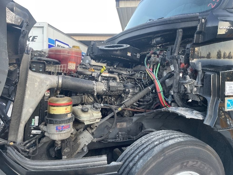 Day Cab Tractor-Heavy Duty Tractors-Freightliner-2019-T12642ST-Garden City-GA-256,799\n\t\tmiles-$ 43,750 - Image 16