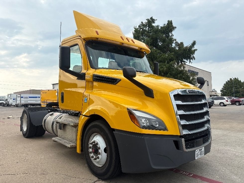 Day Cab Tractor-Heavy Duty Tractors-Freightliner-2019-T12642ST-Garland-TX-324,811\n\t\tmiles-$ 40,000 - Image 1