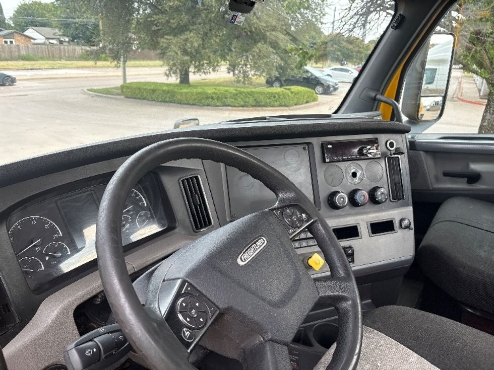 Day Cab Tractor-Heavy Duty Tractors-Freightliner-2019-T12642ST-Garland-TX-324,811\n\t\tmiles-$ 40,000 - Image 10