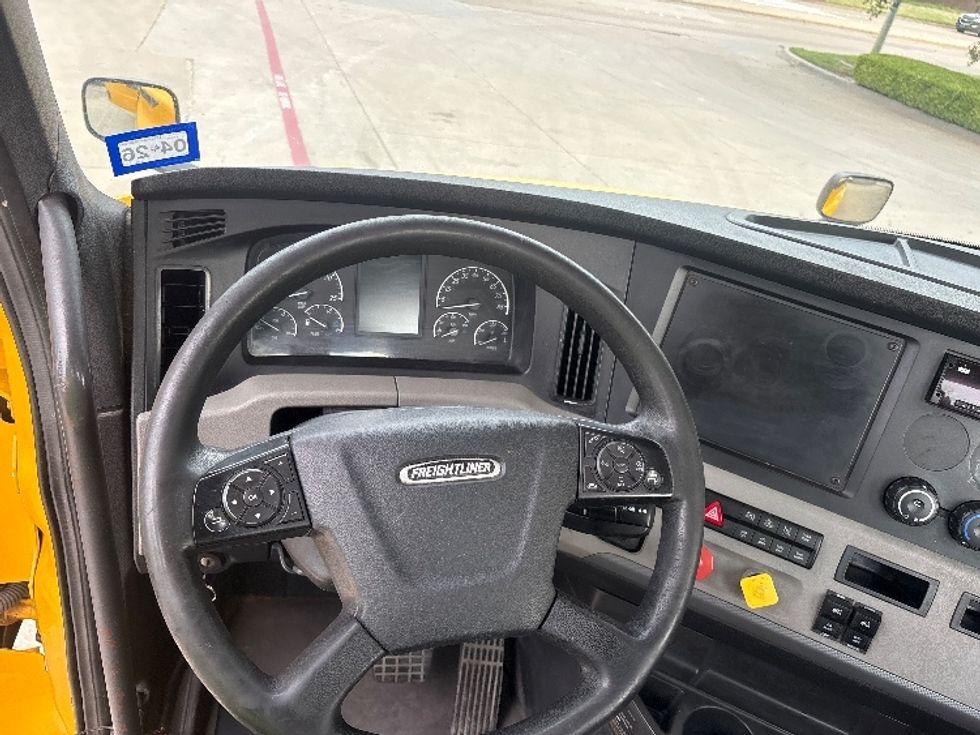 Day Cab Tractor-Heavy Duty Tractors-Freightliner-2019-T12642ST-Garland-TX-324,811\n\t\tmiles-$ 40,000 - Image 11