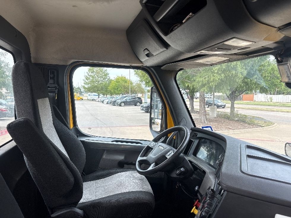 Day Cab Tractor-Heavy Duty Tractors-Freightliner-2019-T12642ST-Garland-TX-324,811\n\t\tmiles-$ 40,000 - Image 14