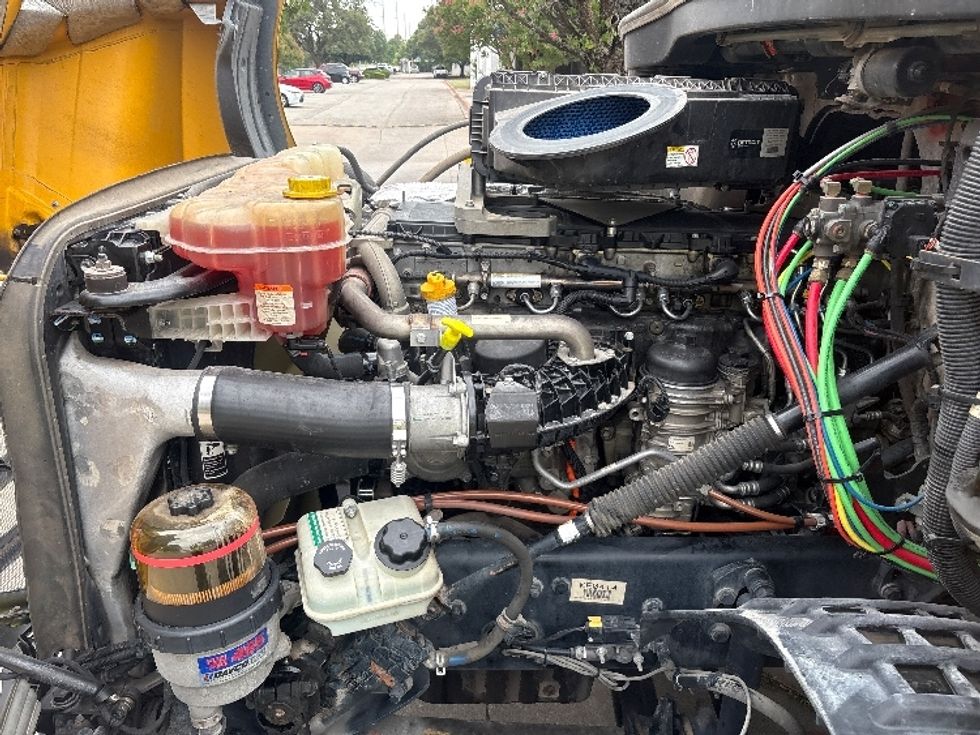 Day Cab Tractor-Heavy Duty Tractors-Freightliner-2019-T12642ST-Garland-TX-324,811\n\t\tmiles-$ 40,000 - Image 16