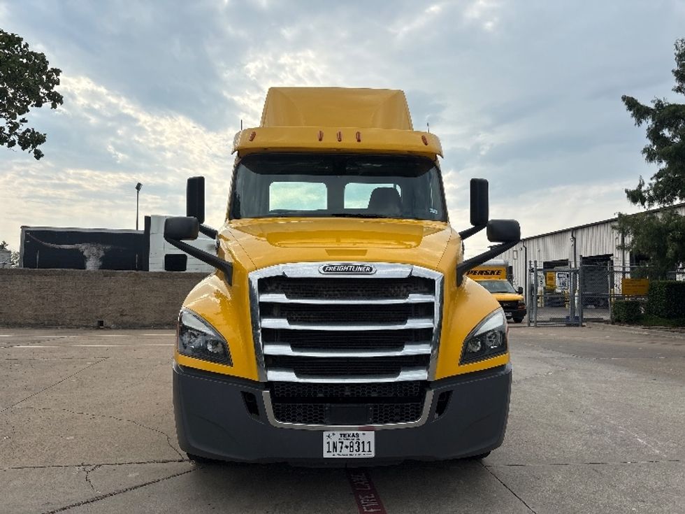 Day Cab Tractor-Heavy Duty Tractors-Freightliner-2019-T12642ST-Garland-TX-324,811\n\t\tmiles-$ 40,000 - Image 2
