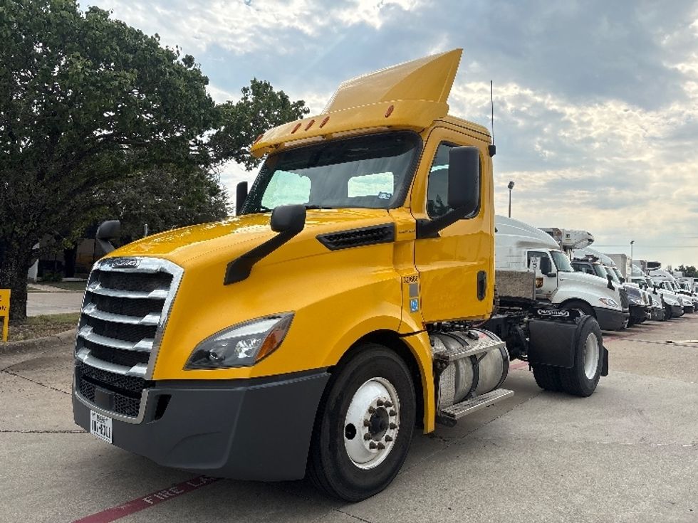 Day Cab Tractor-Heavy Duty Tractors-Freightliner-2019-T12642ST-Garland-TX-324,811\n\t\tmiles-$ 40,000 - Image 3