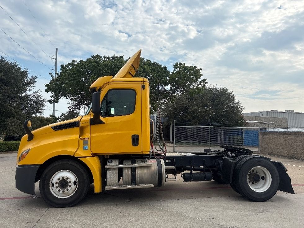 Day Cab Tractor-Heavy Duty Tractors-Freightliner-2019-T12642ST-Garland-TX-324,811\n\t\tmiles-$ 40,000 - Image 4