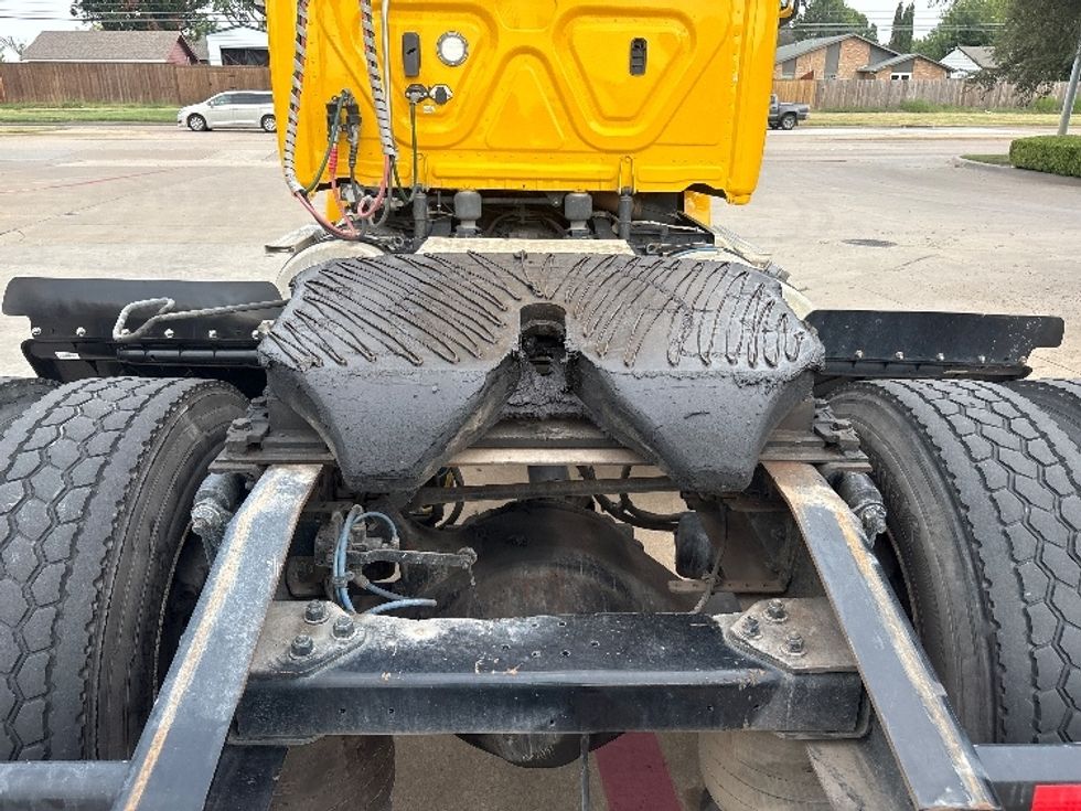 Day Cab Tractor-Heavy Duty Tractors-Freightliner-2019-T12642ST-Garland-TX-324,811\n\t\tmiles-$ 40,000 - Image 6