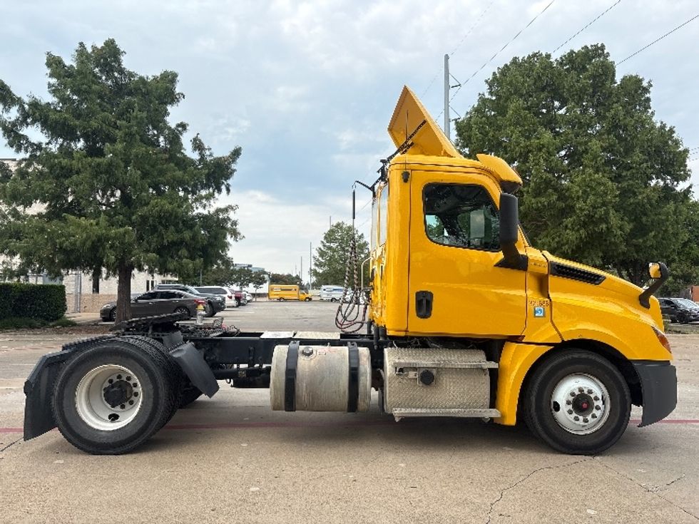 Day Cab Tractor-Heavy Duty Tractors-Freightliner-2019-T12642ST-Garland-TX-324,811\n\t\tmiles-$ 40,000 - Image 8