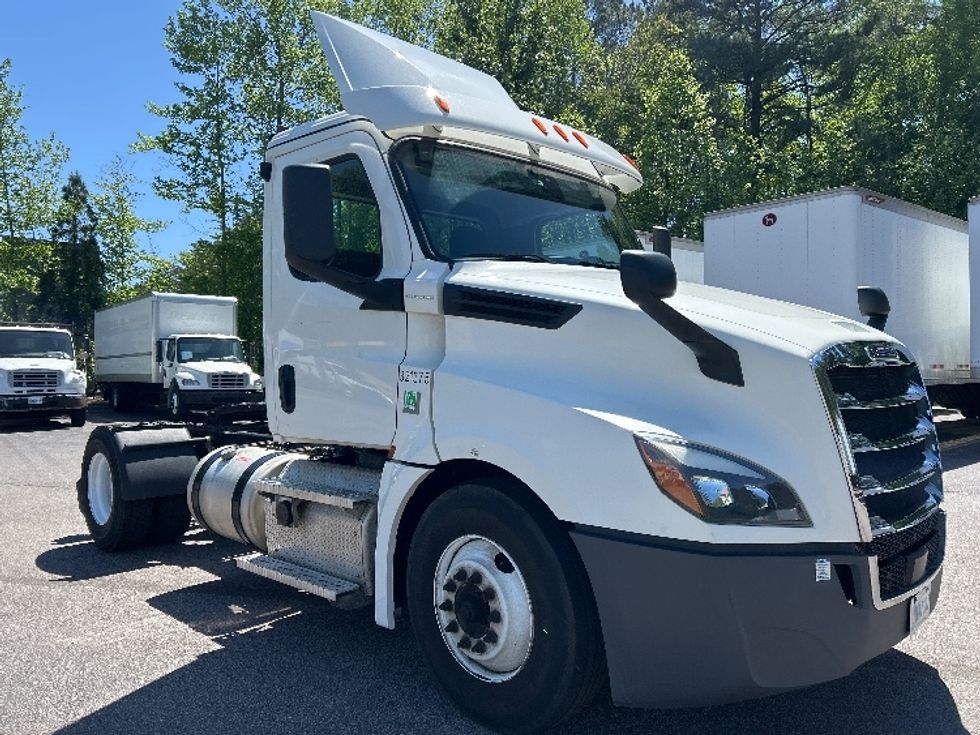 Day Cab Tractor-Heavy Duty Tractors-Freightliner-2019-T12642ST-Garner-NC-387,794\n\t\tmiles-$ 37,250 - Image 1