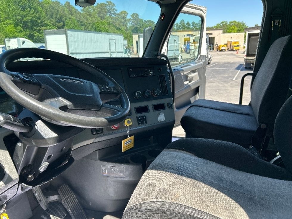 Day Cab Tractor-Heavy Duty Tractors-Freightliner-2019-T12642ST-Garner-NC-387,794\n\t\tmiles-$ 37,250 - Image 10