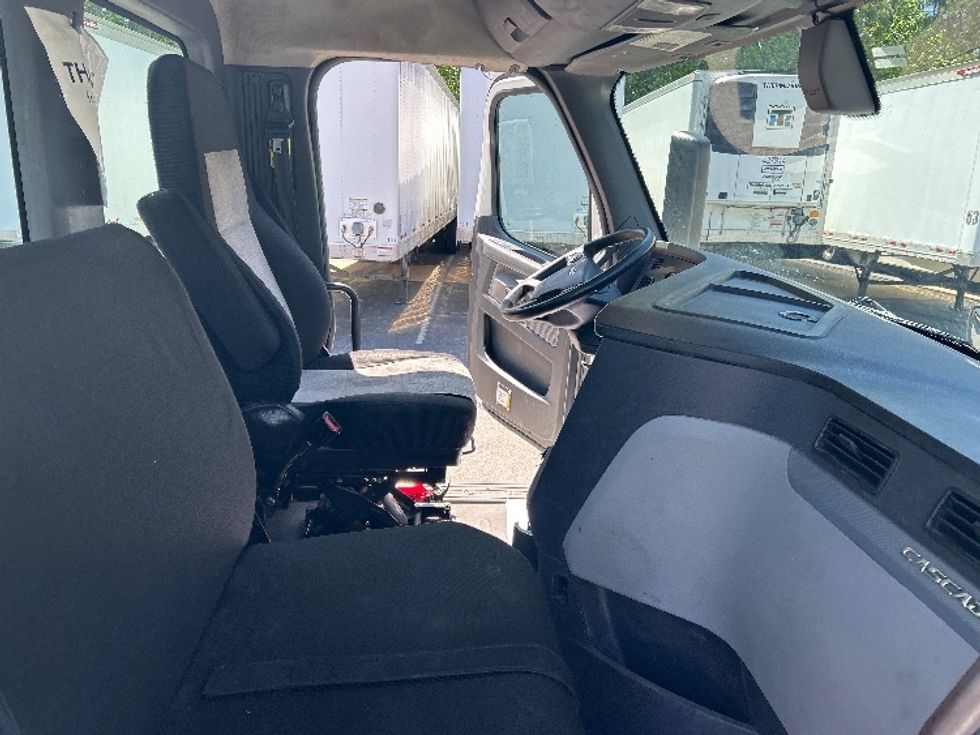 Day Cab Tractor-Heavy Duty Tractors-Freightliner-2019-T12642ST-Garner-NC-387,794\n\t\tmiles-$ 37,250 - Image 14