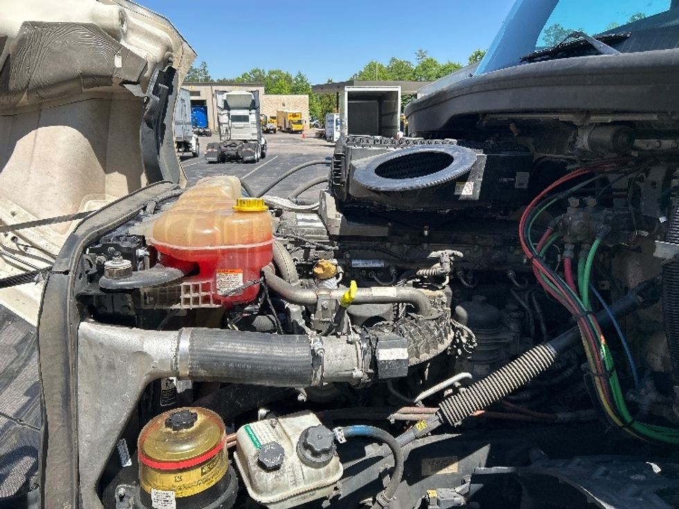Day Cab Tractor-Heavy Duty Tractors-Freightliner-2019-T12642ST-Garner-NC-387,794\n\t\tmiles-$ 37,250 - Image 16