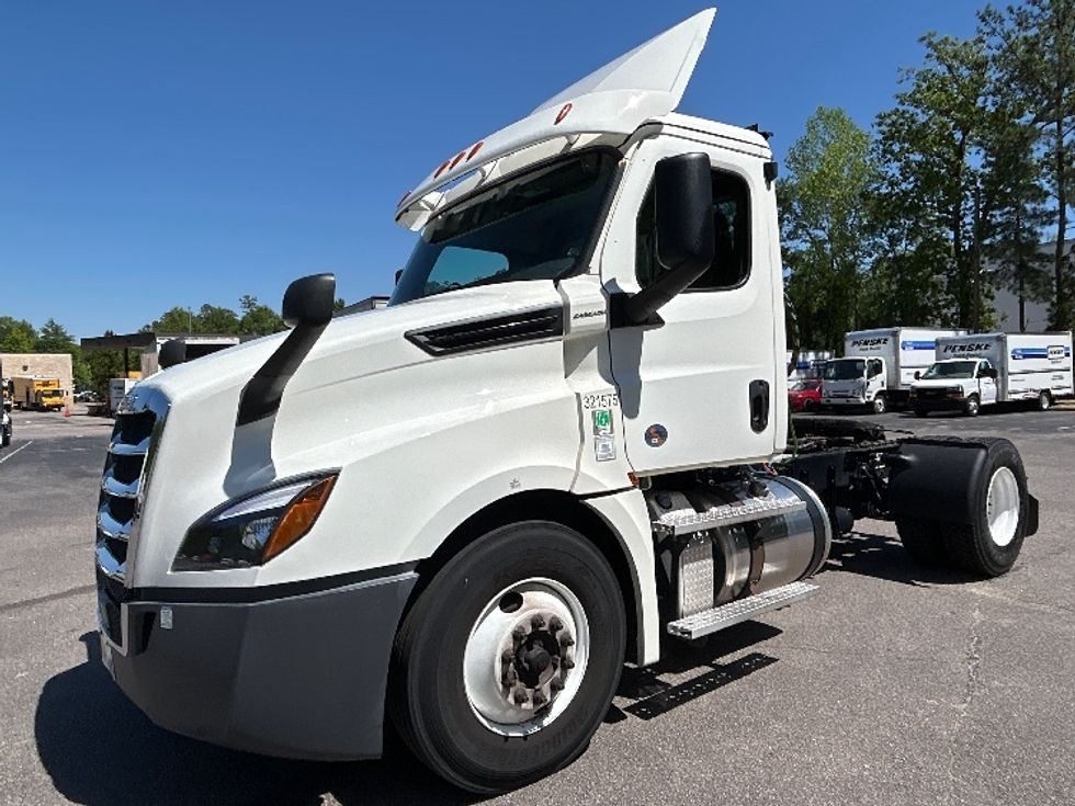 Day Cab Tractor-Heavy Duty Tractors-Freightliner-2019-T12642ST-Garner-NC-387,794\n\t\tmiles-$ 37,250 - Image 3
