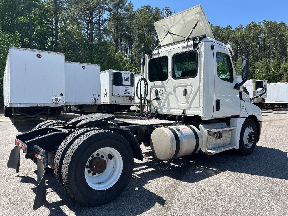 Day Cab Tractor-Heavy Duty Tractors-Freightliner-2019-T12642ST-Garner-NC-387,794\n\t\tmiles-$ 37,250 - Image 7