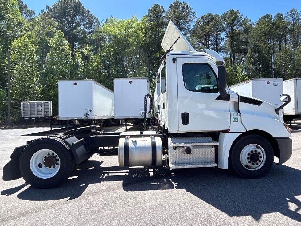 Day Cab Tractor-Heavy Duty Tractors-Freightliner-2019-T12642ST-Garner-NC-387,794\n\t\tmiles-$ 37,250 - Image 8