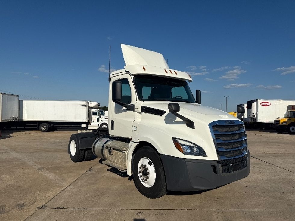 Day Cab Tractor-Heavy Duty Tractors-Freightliner-2019-T12642ST-Grand Prairie-TX-122,723\n\t\tmiles-$ 55,500 - Image 1