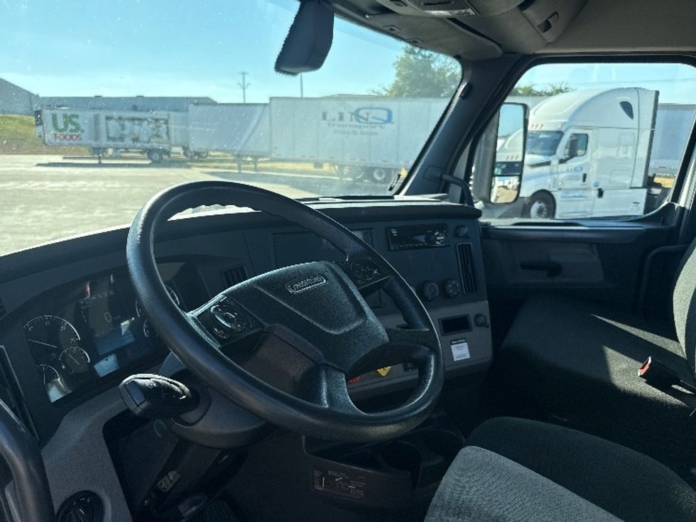 Day Cab Tractor-Heavy Duty Tractors-Freightliner-2019-T12642ST-Grand Prairie-TX-122,723\n\t\tmiles-$ 55,500 - Image 10