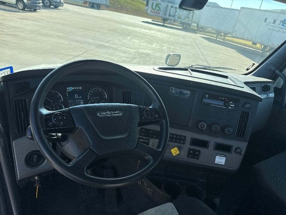 Day Cab Tractor-Heavy Duty Tractors-Freightliner-2019-T12642ST-Grand Prairie-TX-122,723\n\t\tmiles-$ 55,500 - Image 11