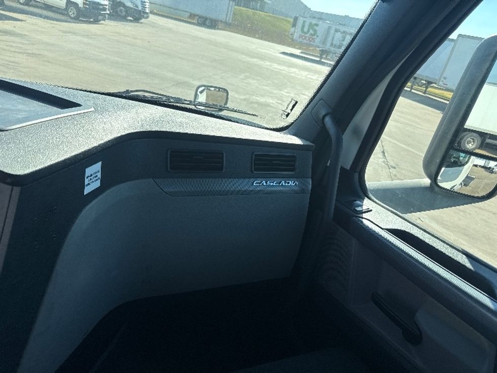 Day Cab Tractor-Heavy Duty Tractors-Freightliner-2019-T12642ST-Grand Prairie-TX-122,723\n\t\tmiles-$ 55,500 - Image 13