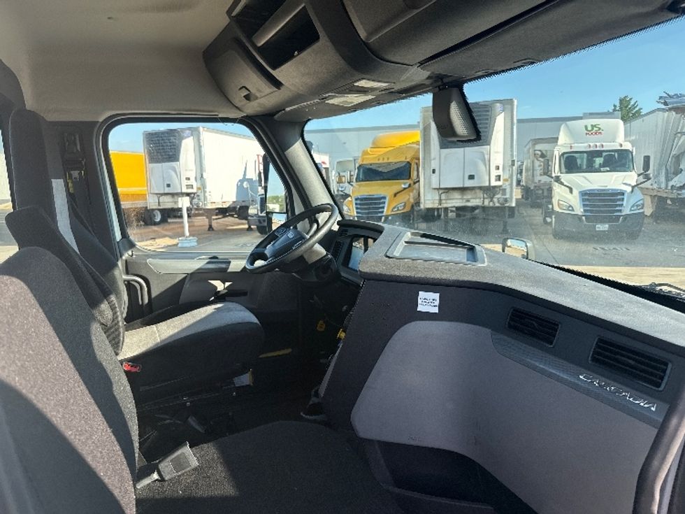 Day Cab Tractor-Heavy Duty Tractors-Freightliner-2019-T12642ST-Grand Prairie-TX-122,723\n\t\tmiles-$ 55,500 - Image 14