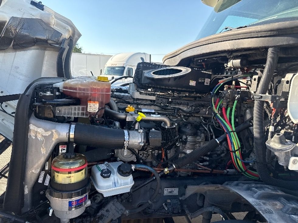 Day Cab Tractor-Heavy Duty Tractors-Freightliner-2019-T12642ST-Grand Prairie-TX-122,723\n\t\tmiles-$ 55,500 - Image 16