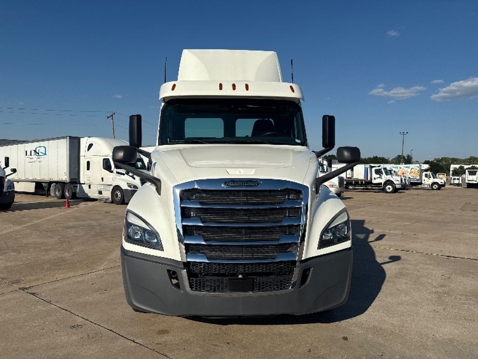 Day Cab Tractor-Heavy Duty Tractors-Freightliner-2019-T12642ST-Grand Prairie-TX-122,723\n\t\tmiles-$ 55,500 - Image 2