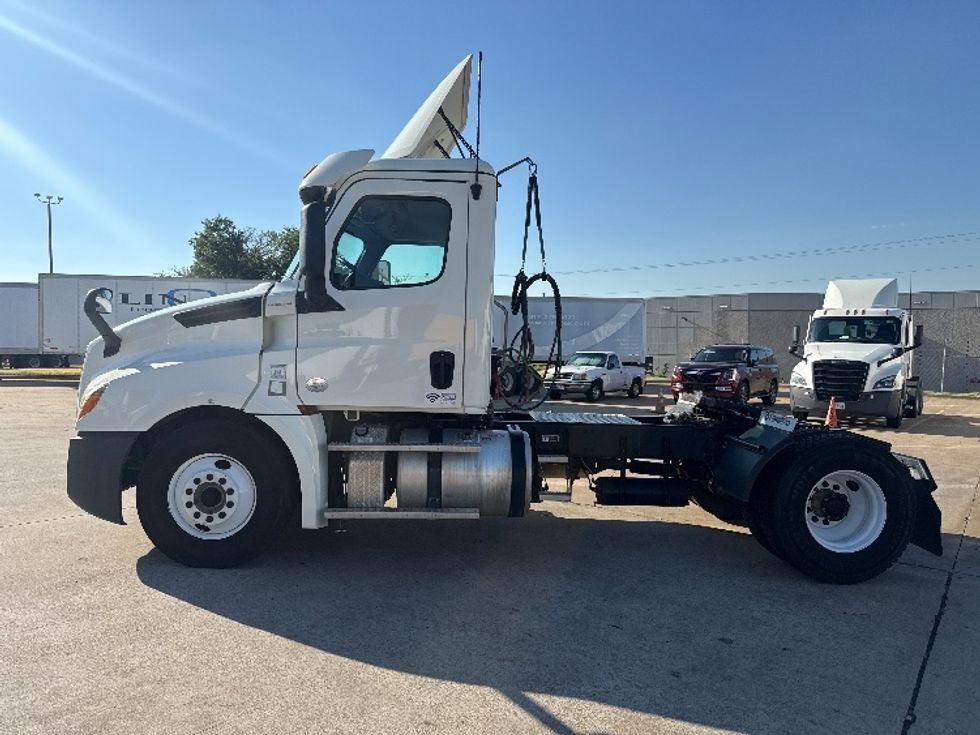Day Cab Tractor-Heavy Duty Tractors-Freightliner-2019-T12642ST-Grand Prairie-TX-122,723\n\t\tmiles-$ 55,500 - Image 4
