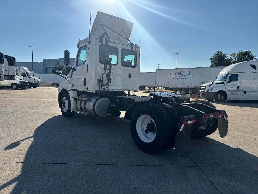Day Cab Tractor-Heavy Duty Tractors-Freightliner-2019-T12642ST-Grand Prairie-TX-122,723\n\t\tmiles-$ 55,500 - Image 5