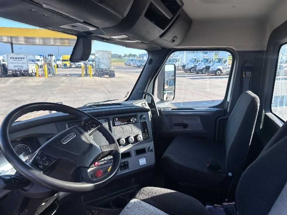 Day Cab Tractor-Heavy Duty Tractors-Freightliner-2019-T12642ST-Grand Prairie-TX-123,984\n\t\tmiles-$ 55,500 - Image 10