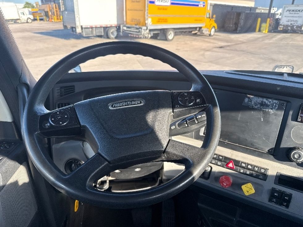 Day Cab Tractor-Heavy Duty Tractors-Freightliner-2019-T12642ST-Grand Prairie-TX-123,984\n\t\tmiles-$ 55,500 - Image 11
